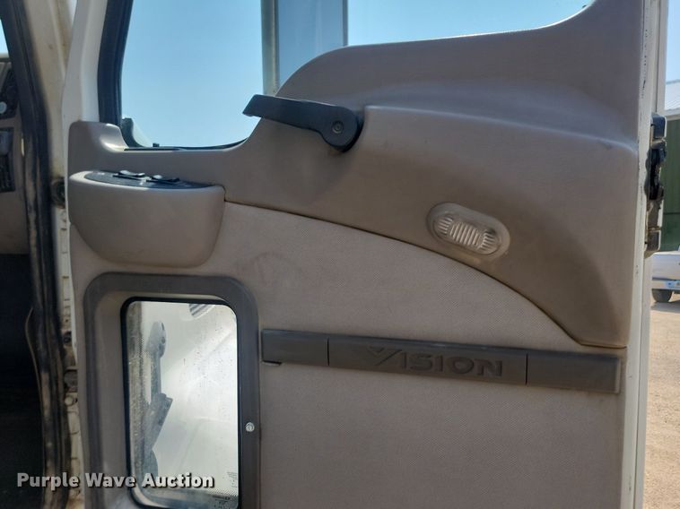 image for item NZ9868 2007 Mack Vision CXN613 semi truck