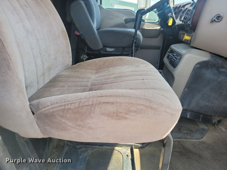 image for item NZ9868 2007 Mack Vision CXN613 semi truck