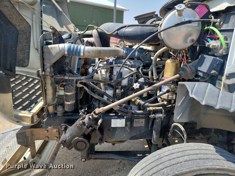 image for item NZ9868 2007 Mack Vision CXN613 semi truck