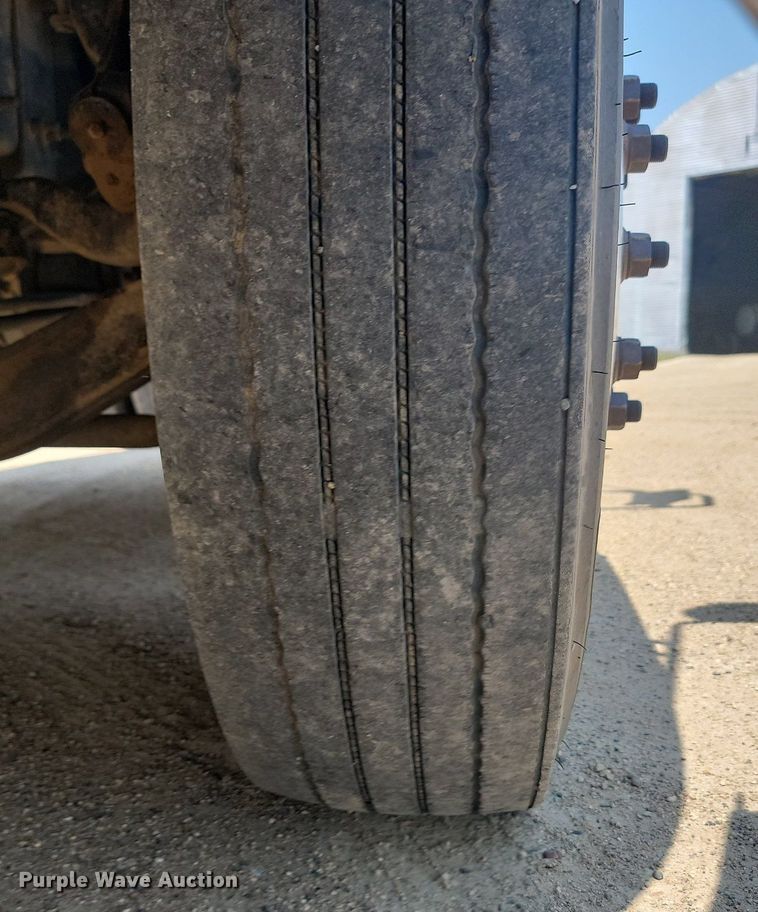 image for item NZ9868 2007 Mack Vision CXN613 semi truck