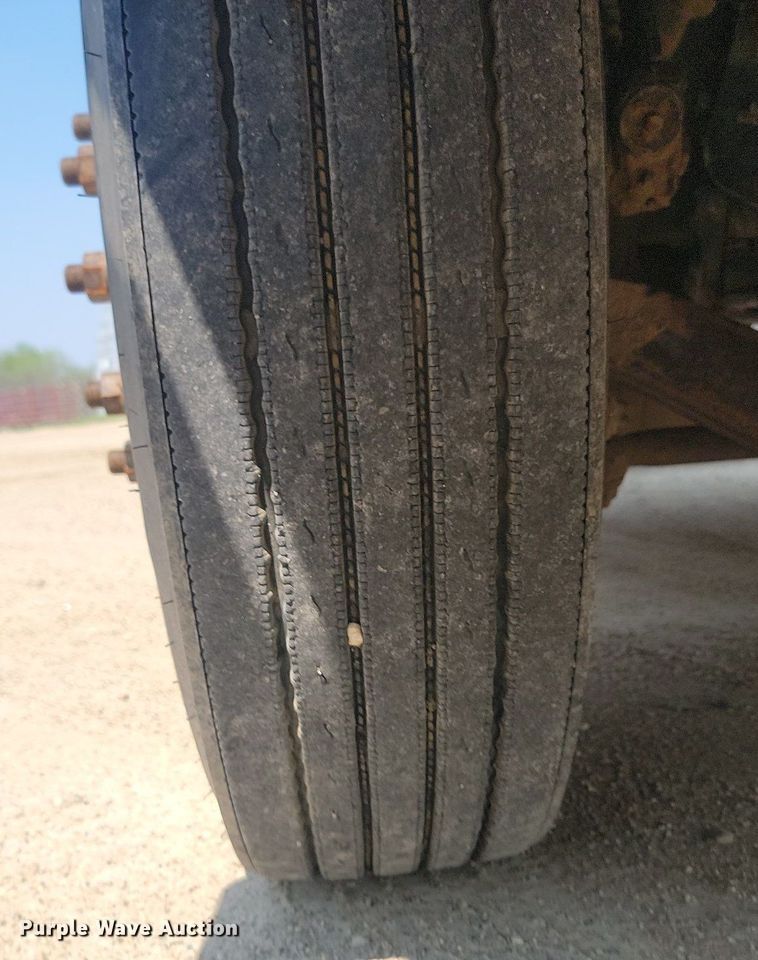 image for item NZ9868 2007 Mack Vision CXN613 semi truck