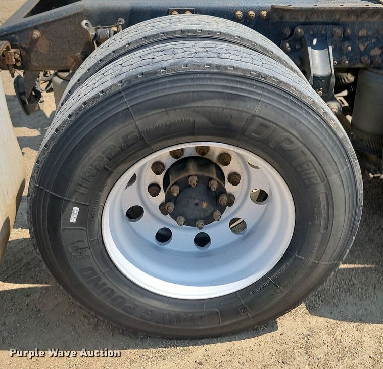 image for item NZ9868 2007 Mack Vision CXN613 semi truck