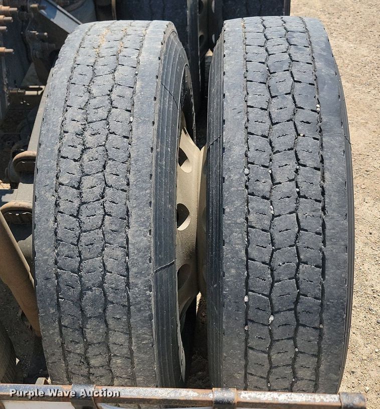 image for item NZ9868 2007 Mack Vision CXN613 semi truck