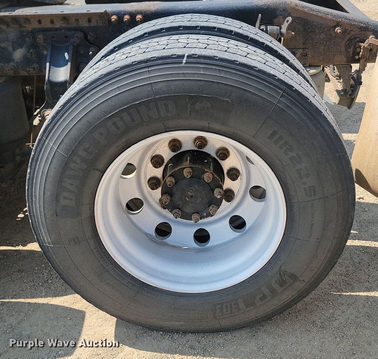 image for item NZ9868 2007 Mack Vision CXN613 semi truck