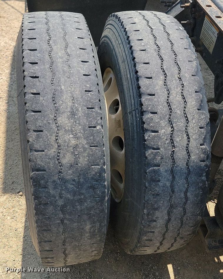 image for item NZ9868 2007 Mack Vision CXN613 semi truck