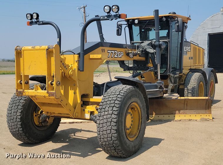 image for item NZ9869 2013 John Deere 772GP motor grader