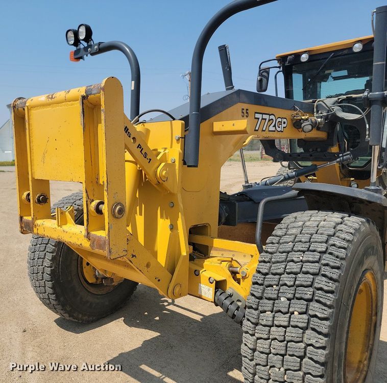 image for item NZ9869 2013 John Deere 772GP motor grader