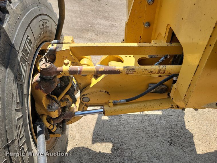 image for item NZ9869 2013 John Deere 772GP motor grader