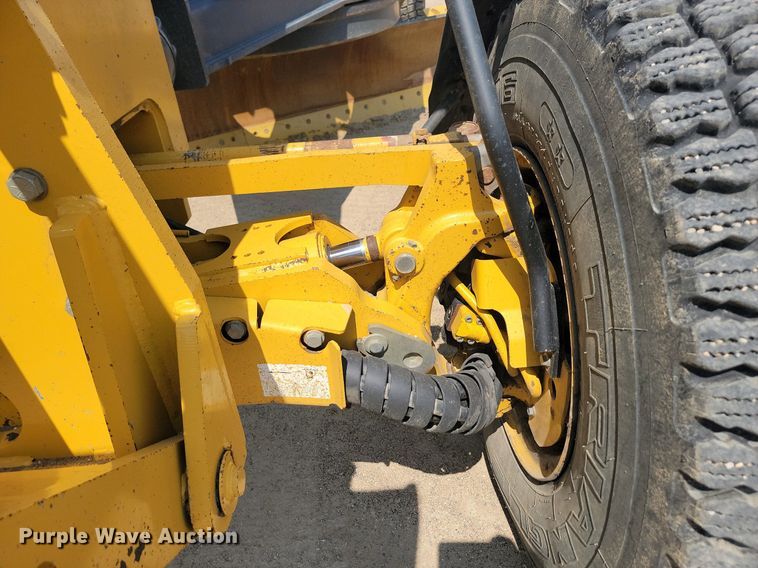 image for item NZ9869 2013 John Deere 772GP motor grader