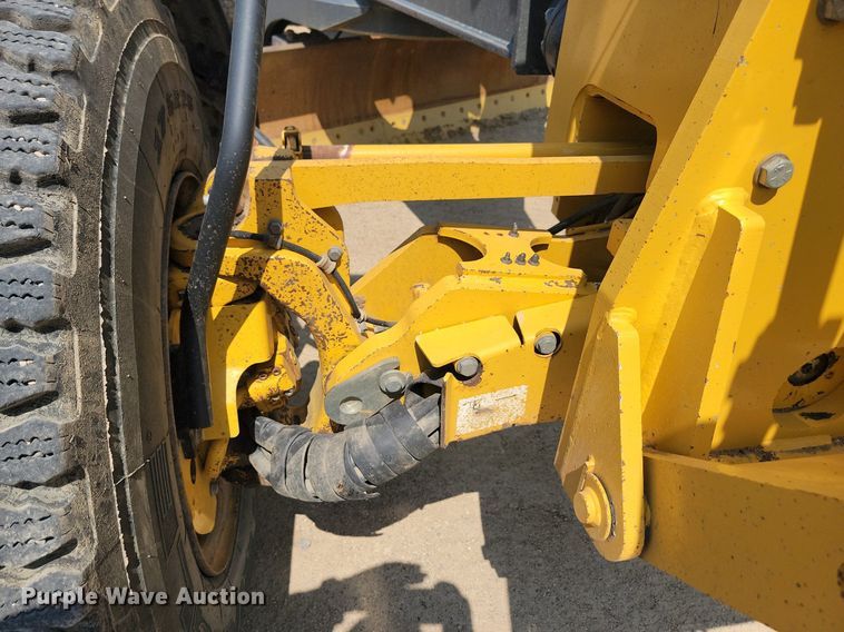 image for item NZ9869 2013 John Deere 772GP motor grader