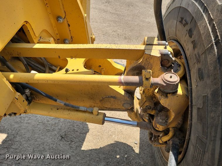 image for item NZ9869 2013 John Deere 772GP motor grader