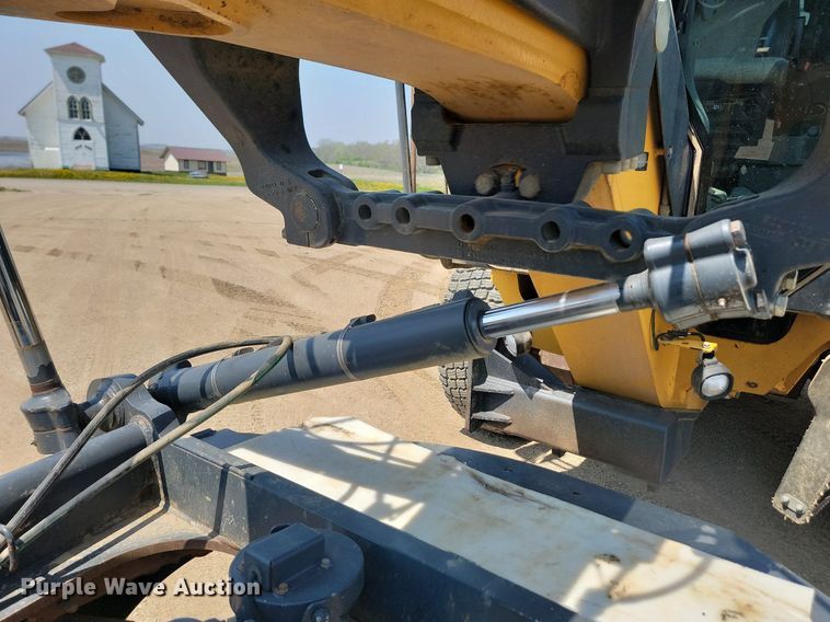 image for item NZ9869 2013 John Deere 772GP motor grader