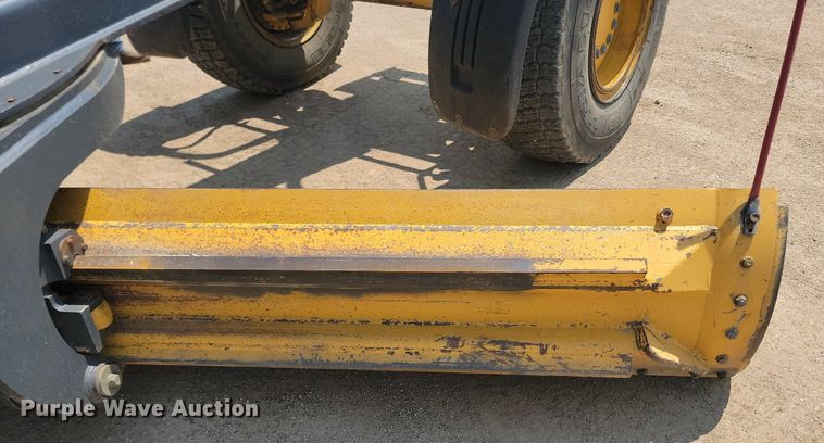 image for item NZ9869 2013 John Deere 772GP motor grader