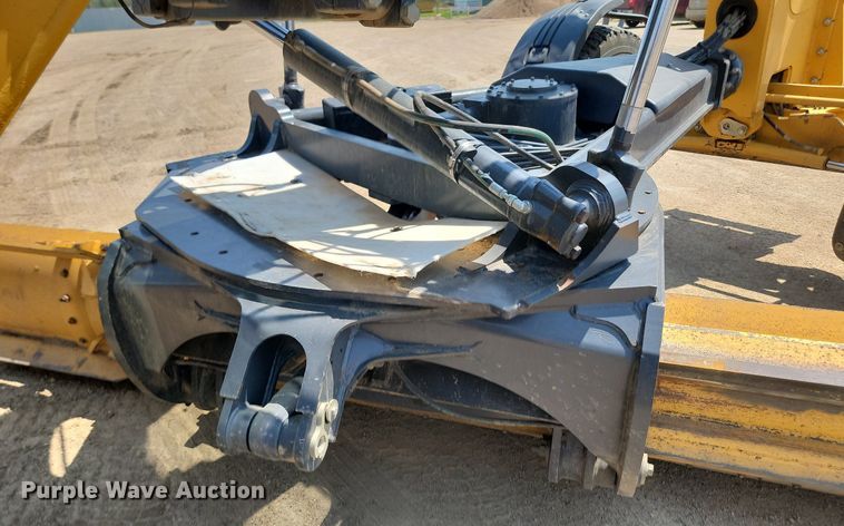 image for item NZ9869 2013 John Deere 772GP motor grader