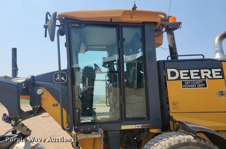 image for item NZ9869 2013 John Deere 772GP motor grader