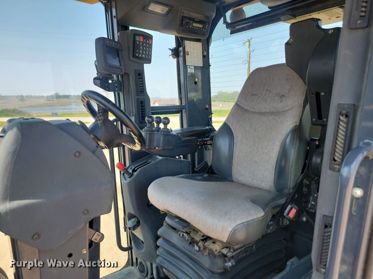 image for item NZ9869 2013 John Deere 772GP motor grader