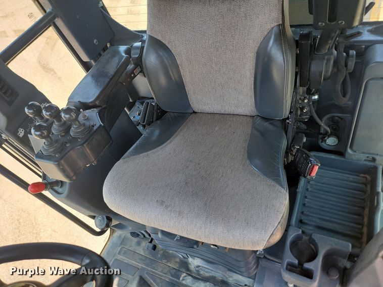 image for item NZ9869 2013 John Deere 772GP motor grader