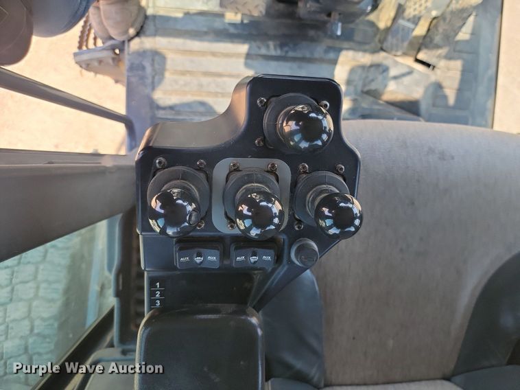 image for item NZ9869 2013 John Deere 772GP motor grader