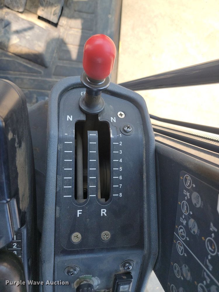 image for item NZ9869 2013 John Deere 772GP motor grader