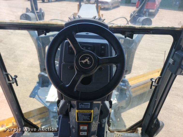 image for item NZ9869 2013 John Deere 772GP motor grader