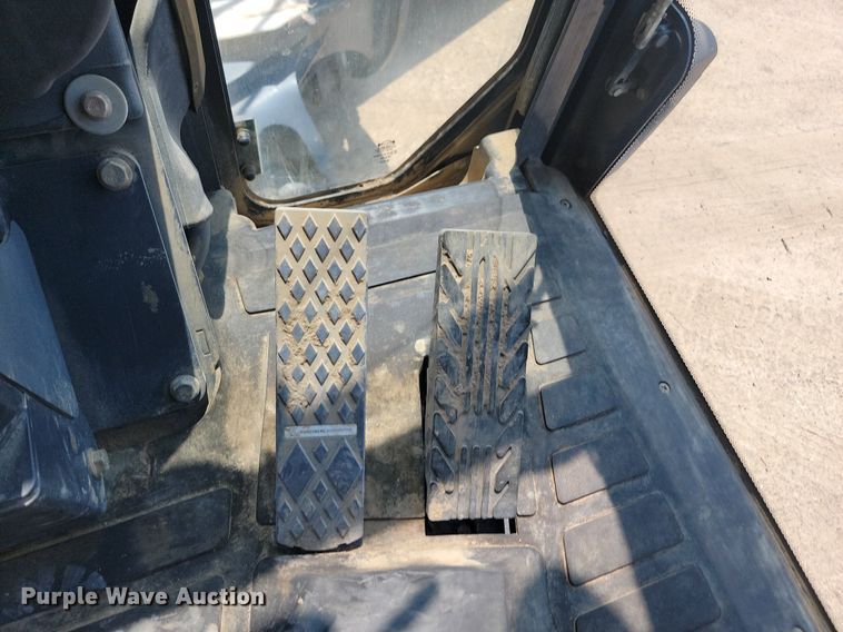 image for item NZ9869 2013 John Deere 772GP motor grader