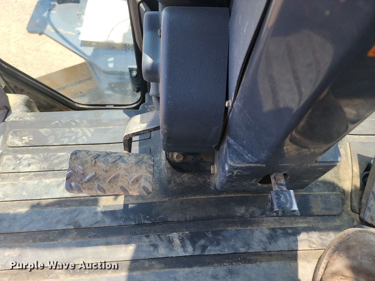 image for item NZ9869 2013 John Deere 772GP motor grader