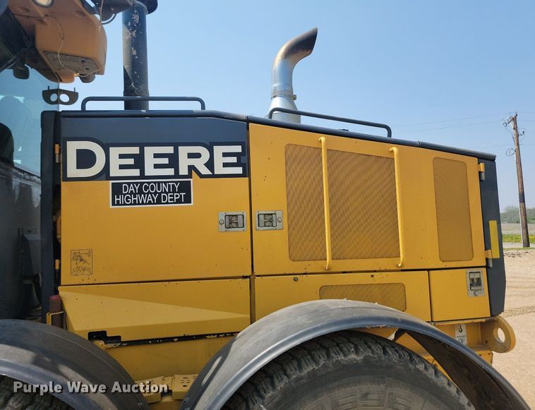 image for item NZ9869 2013 John Deere 772GP motor grader