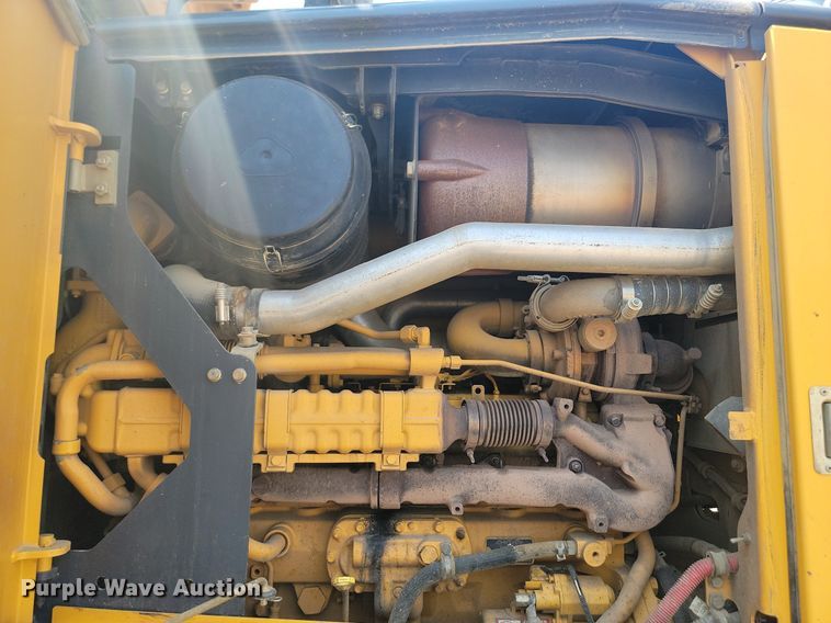 image for item NZ9869 2013 John Deere 772GP motor grader