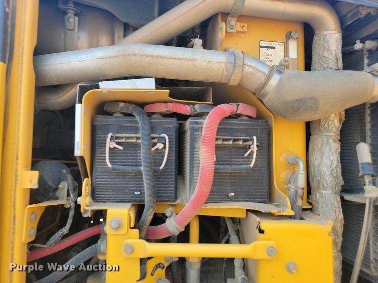 image for item NZ9869 2013 John Deere 772GP motor grader