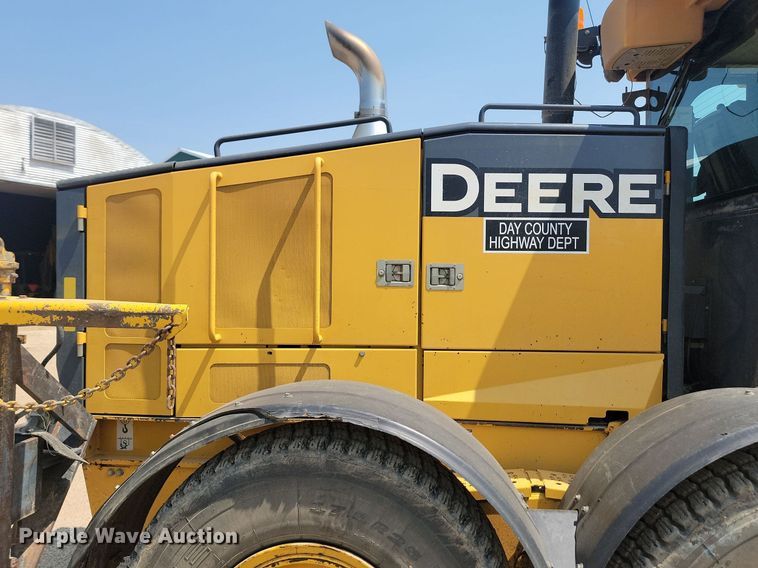 image for item NZ9869 2013 John Deere 772GP motor grader