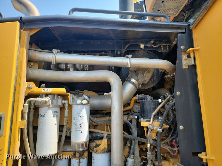 image for item NZ9869 2013 John Deere 772GP motor grader