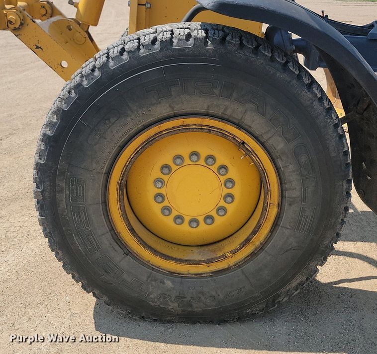 image for item NZ9869 2013 John Deere 772GP motor grader