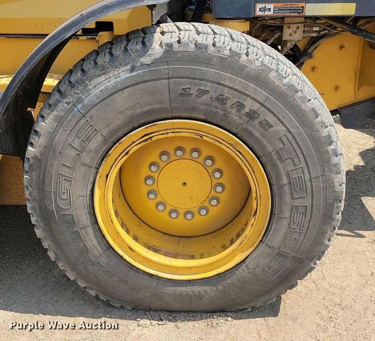 image for item NZ9869 2013 John Deere 772GP motor grader