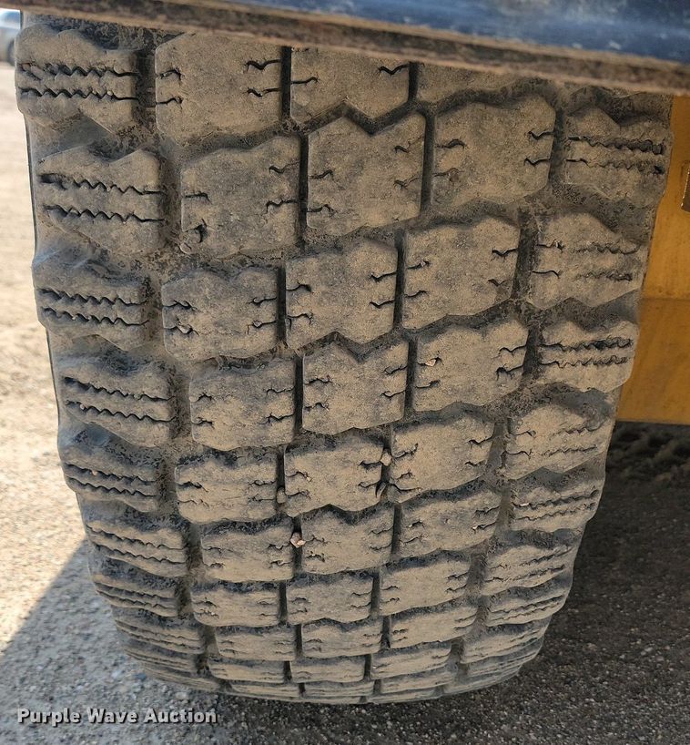 image for item NZ9869 2013 John Deere 772GP motor grader