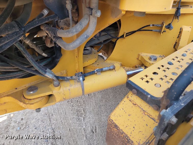 image for item NZ9869 2013 John Deere 772GP motor grader