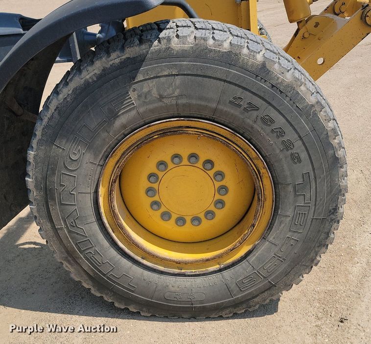 image for item NZ9869 2013 John Deere 772GP motor grader