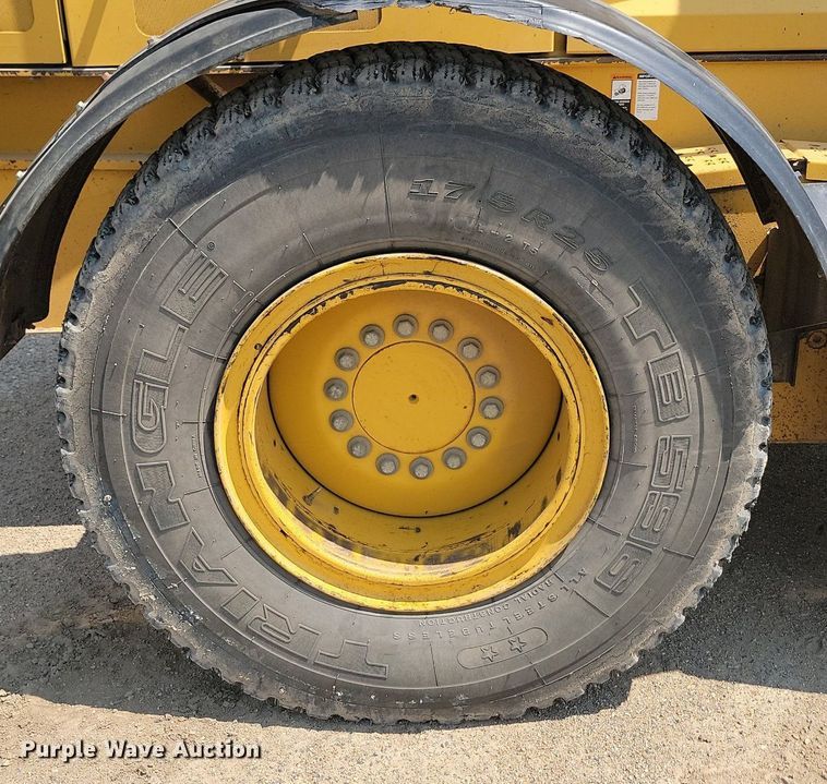 image for item NZ9869 2013 John Deere 772GP motor grader