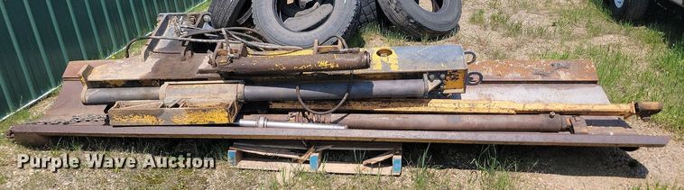 image for item NZ9869 2013 John Deere 772GP motor grader