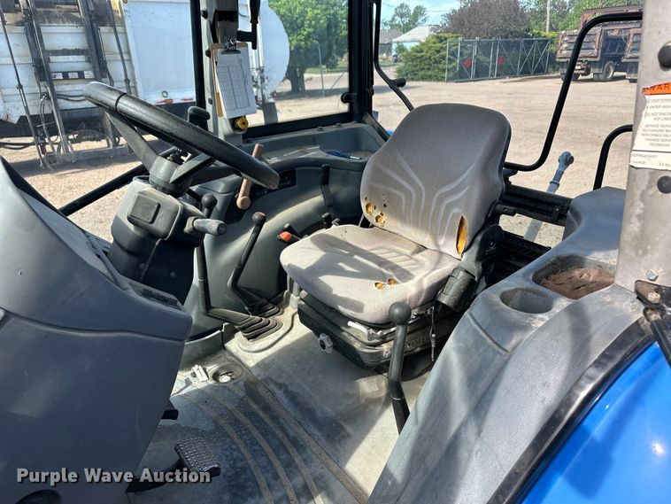 image for item OI9078 New Holland TL90 tractor