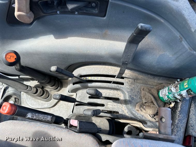 image for item OI9078 New Holland TL90 tractor