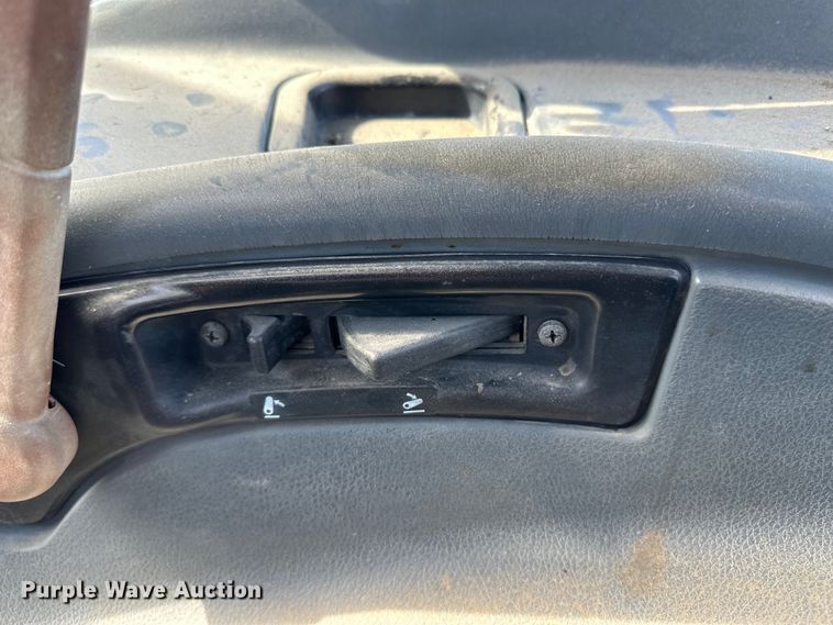 image for item OI9078 New Holland TL90 tractor