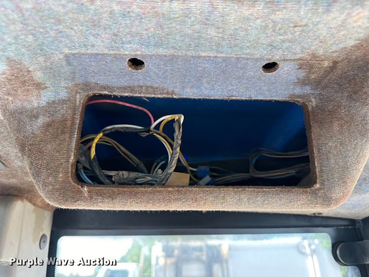 image for item OI9078 New Holland TL90 tractor