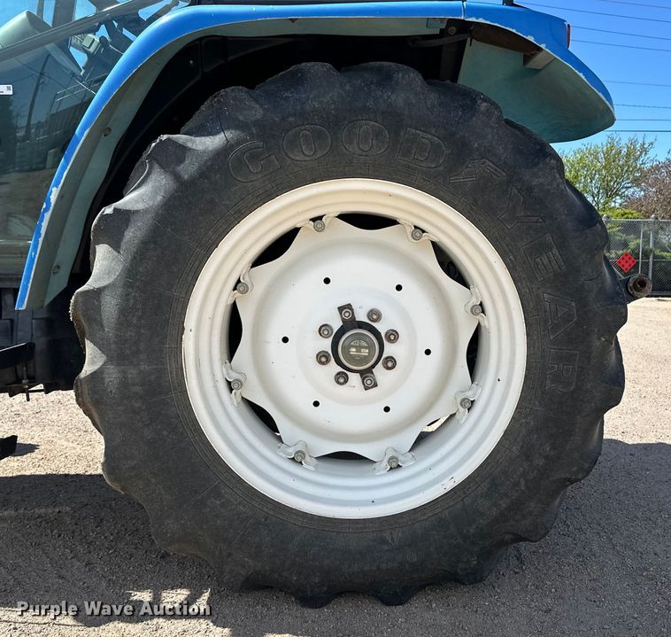 image for item OI9078 New Holland TL90 tractor