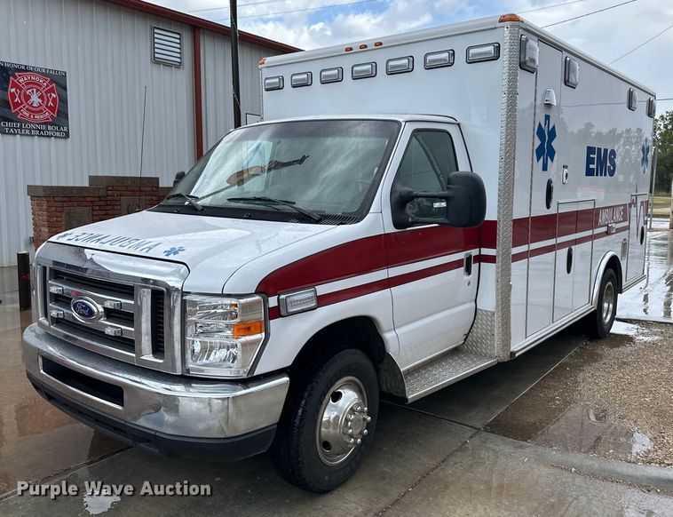image for item OI9496 2016 Ford E450 ambulance