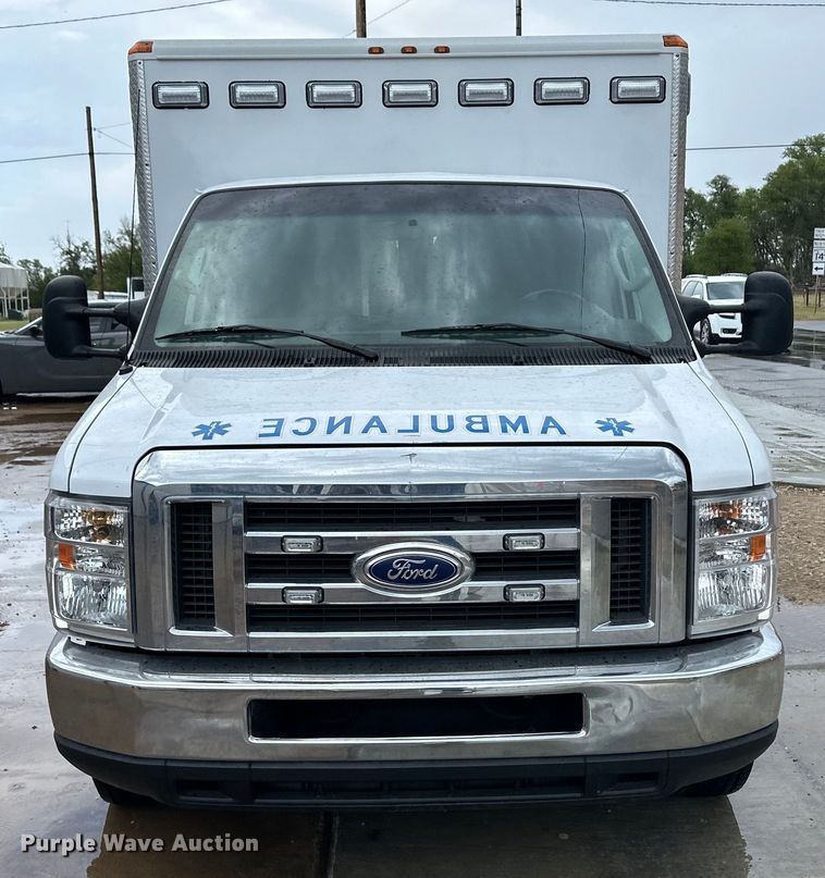image for item OI9496 2016 Ford E450 ambulance