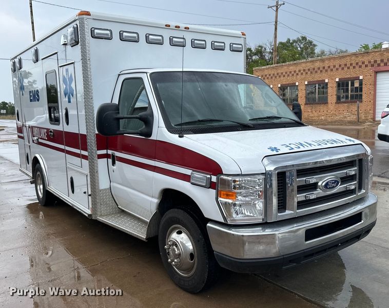 image for item OI9496 2016 Ford E450 ambulance