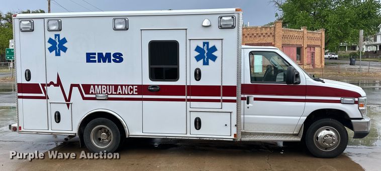 image for item OI9496 2016 Ford E450 ambulance