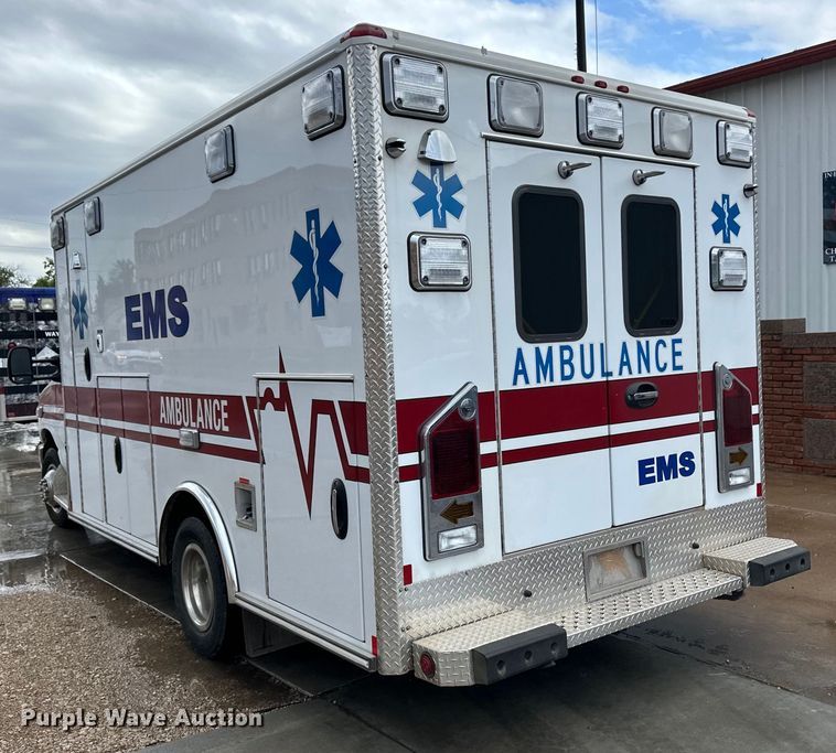 image for item OI9496 2016 Ford E450 ambulance