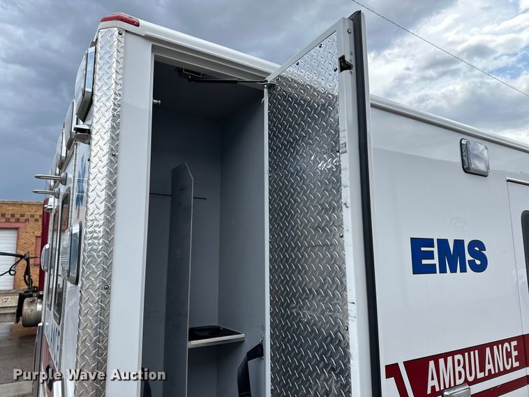 image for item OI9496 2016 Ford E450 ambulance