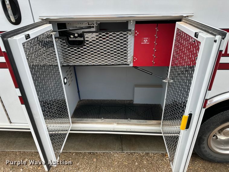 image for item OI9496 2016 Ford E450 ambulance